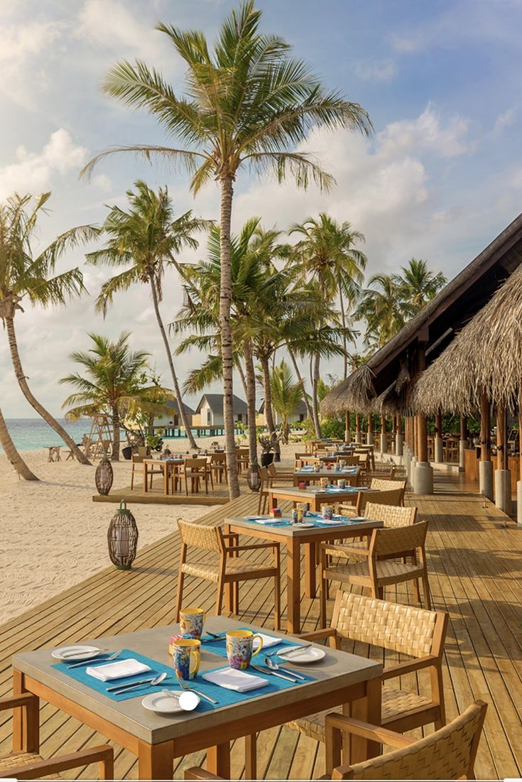 BEACH FRONT DINING